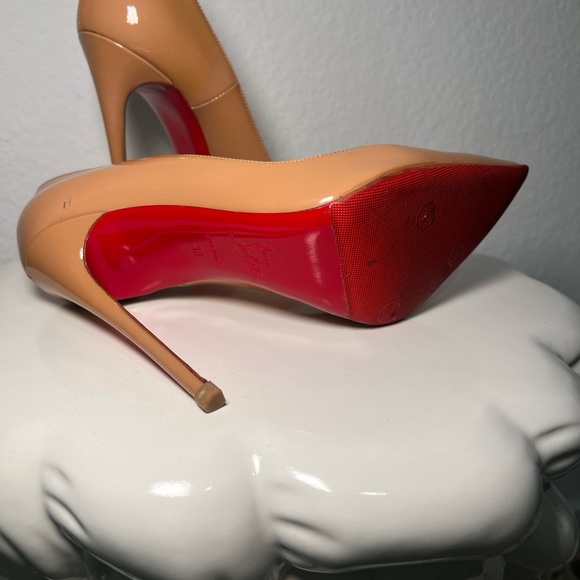 Christian Louboutin So Kate Patent Pointed Toe Pumps - Picture 8 of 15